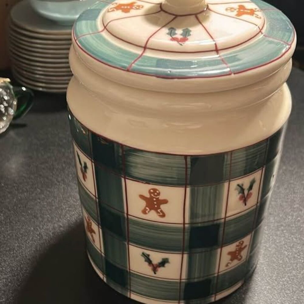 1983 Hartstone Pottery GINGERBREAD MAN Green Plaid Cookie Jar Large Canister